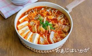 【11月特集】餃子入りキムチ鍋