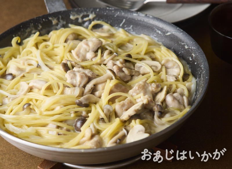 202509_T_鶏肉とたっぷりきのこのフライパンクリームパスタ